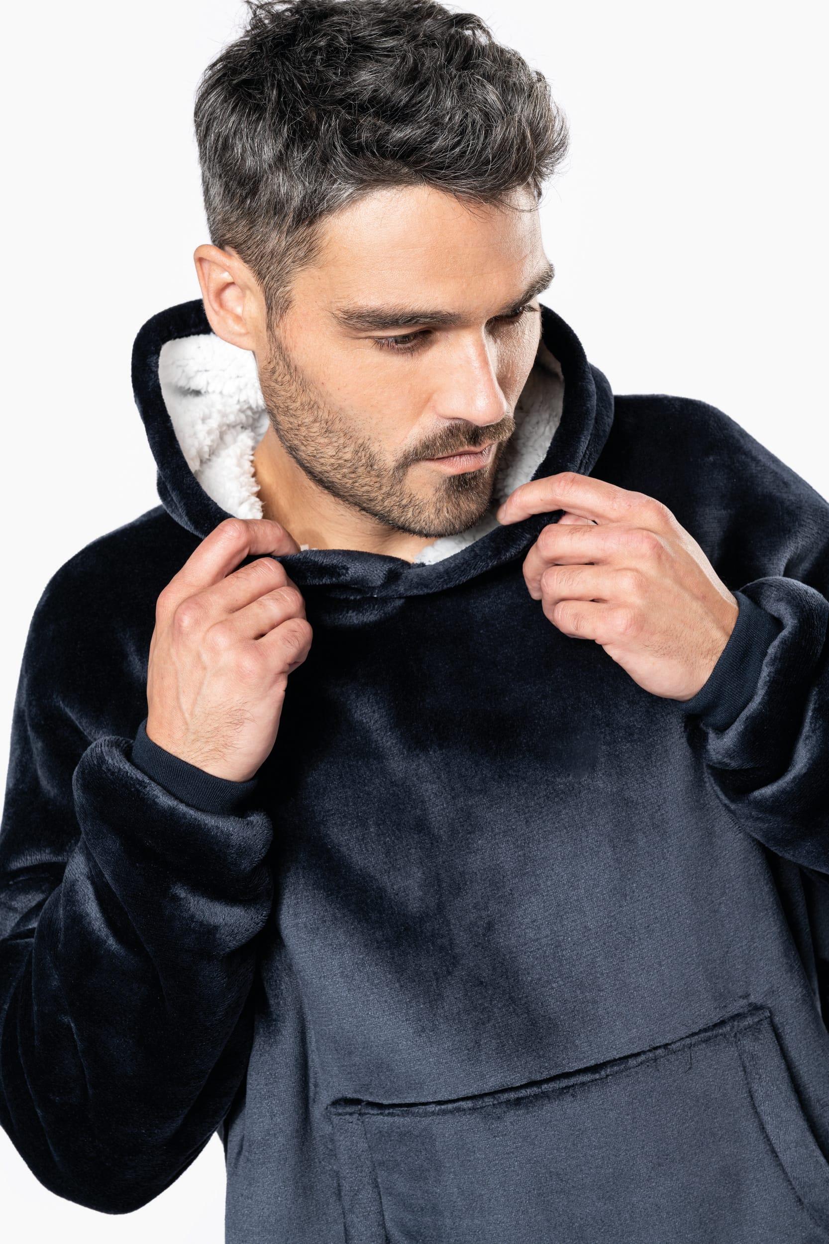 Gepersonaliseerde surf poncho of badjas man geborduurd met naam tekst of logo Kariban Antwerpen