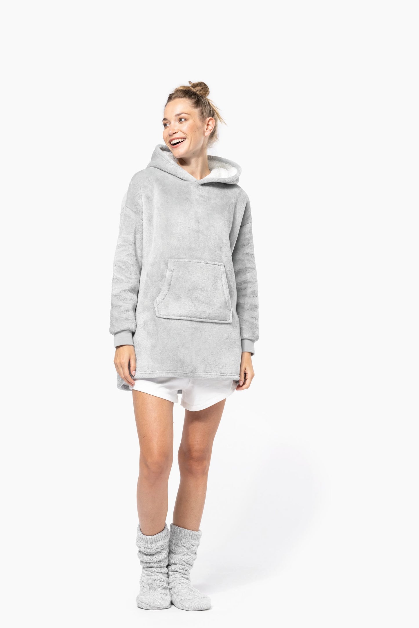 Gepersonaliseerde surf poncho of badcape vrouw geborduurd met naam tekst of logo Kariban Antwerpen