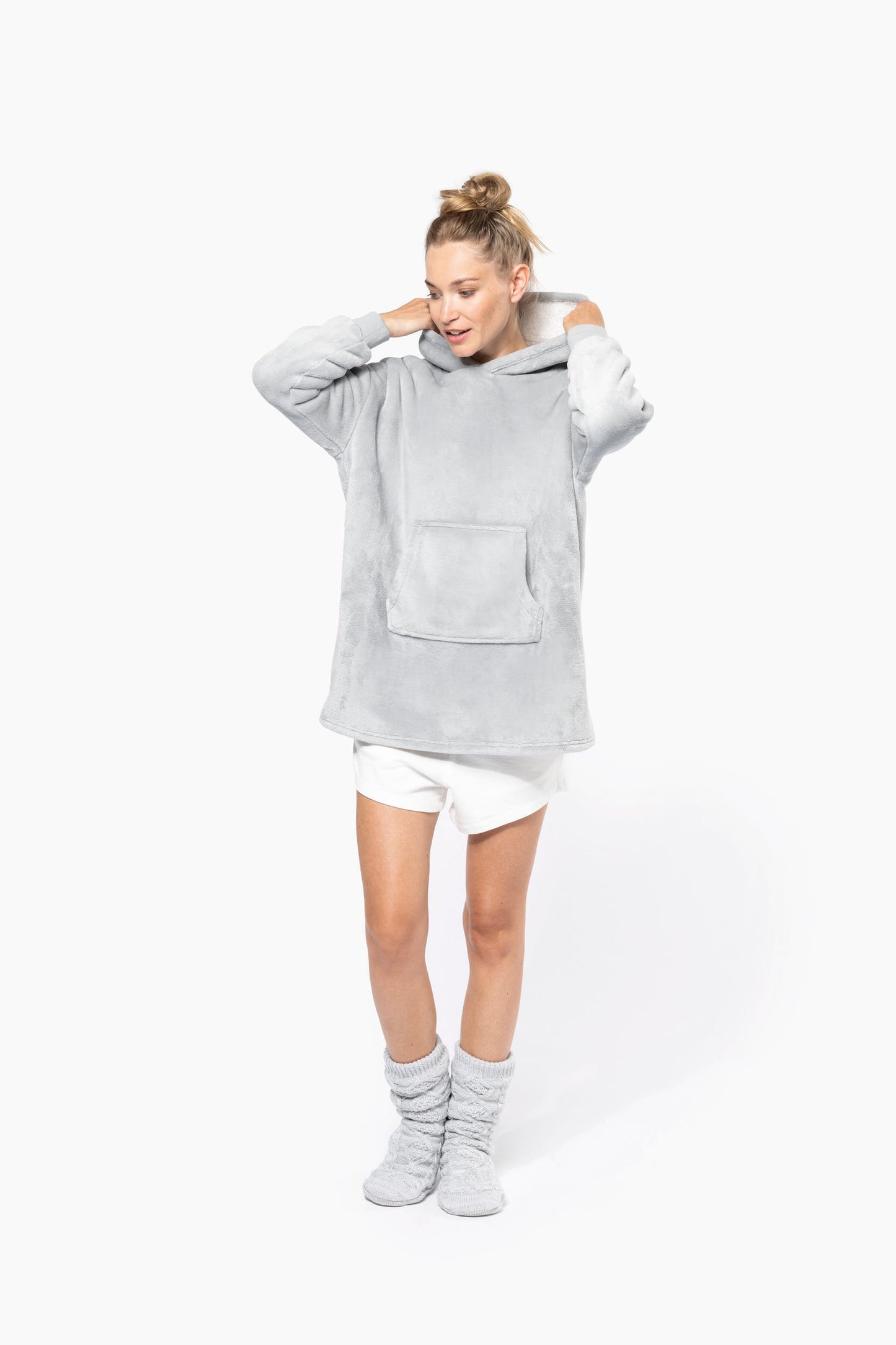 Gepersonaliseerde surf poncho of badcape volwassene geborduurd met naam tekst of logo Kariban Antwerpen