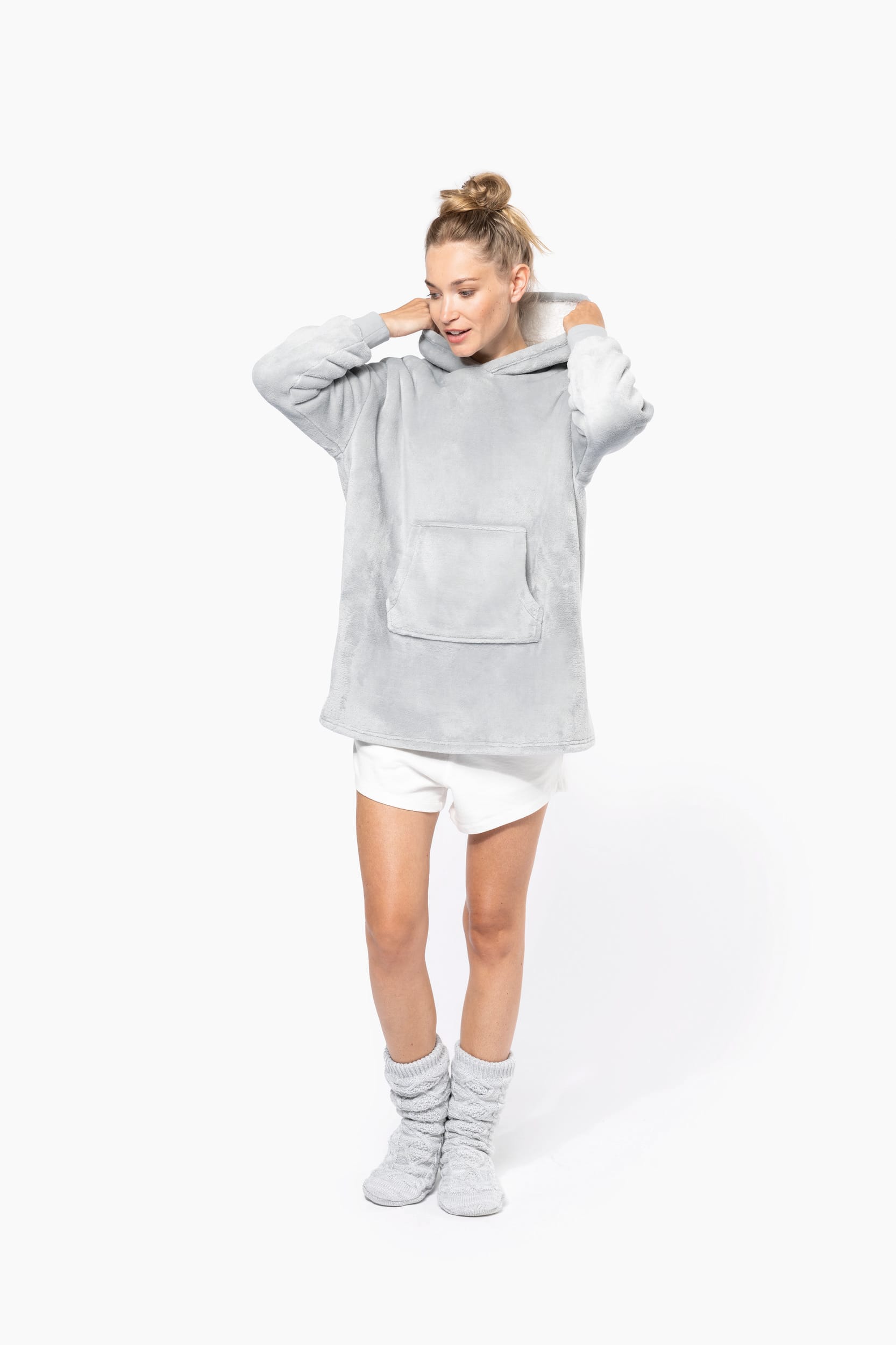 Gepersonaliseerde surf poncho of badcape volwassene geborduurd met naam tekst of logo Kariban Antwerpen