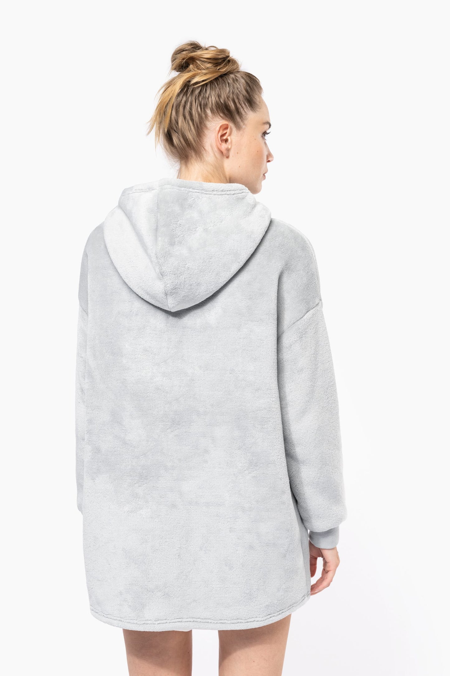 Gepersonaliseerde korte surf poncho of badjas vrouw geborduurd met naam tekst of logo Kariban Antwerpen
