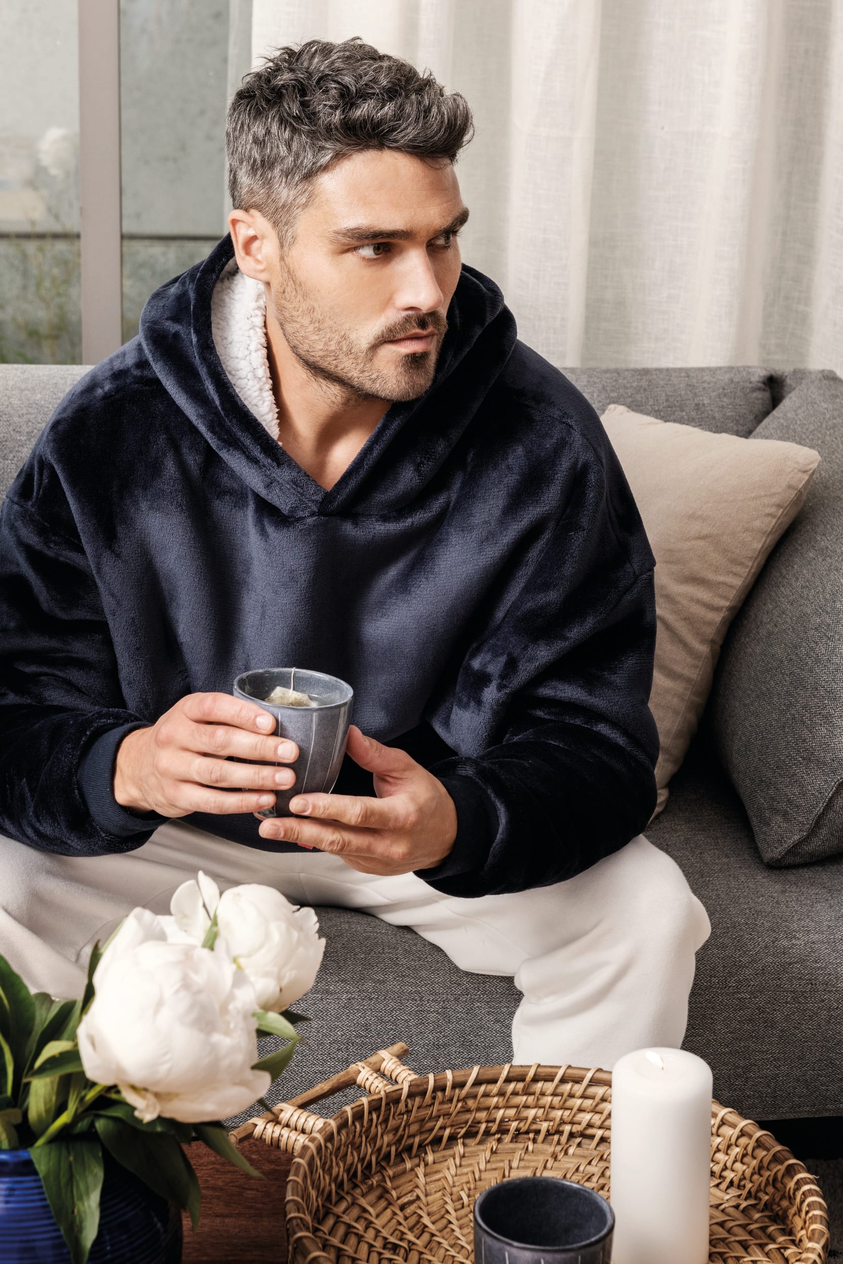 Gepersonaliseerde surf poncho of badjas man geborduurd met naam tekst of logo Kariban Antwerpen