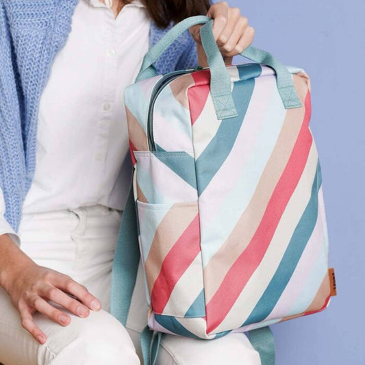 Gepersonaliseerde kleurrijke rugzak van Engel geborduurd op naam