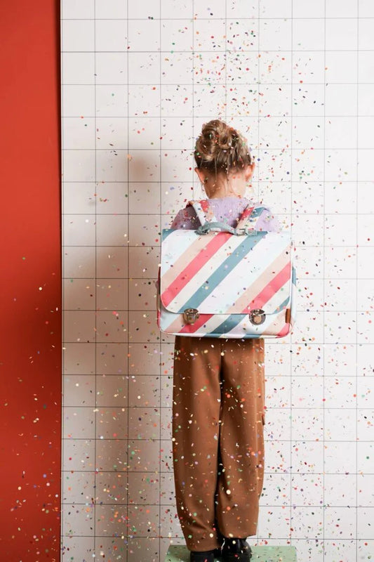 Te borduren boekentas van Engel met vrolijke regenboog kleuren gepersonaliseerd met naam