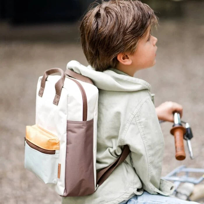 Op naam te personaliseren pastel groene Kinder rugzak van het merk Engel. geborduurd op maat te Antwerpen