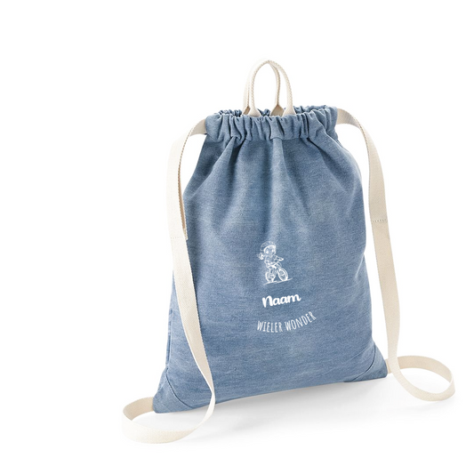 Gepersonaliseerde jeans turnzak of zwemzak van bagbase bedrukt op naam en sport met tekening van wielrenner