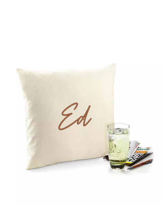 Gepersonaliseerde kussenhoes van westford Mill geborduurd op maat met naam of tekst stijlvol kussen custom made te Antwerpen