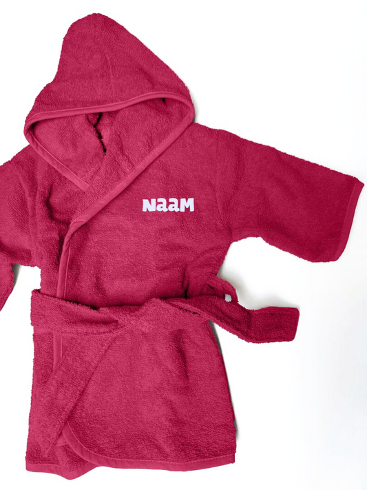 Roze kamerjas geborduurd met de naam van baby of kindje