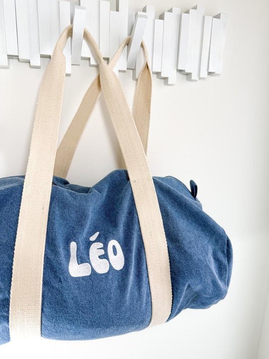 Jeans kokerzak gepersonaliseerd op naam via borduurwerk