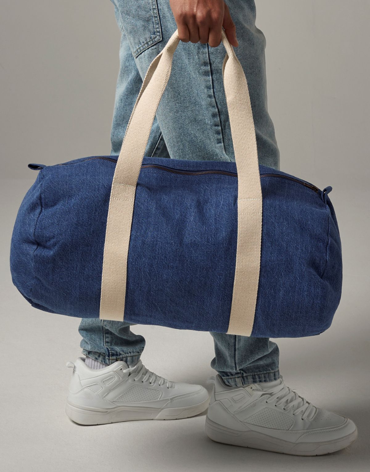 Jeans weekender te personaliseren met geborduurde tekst of logo