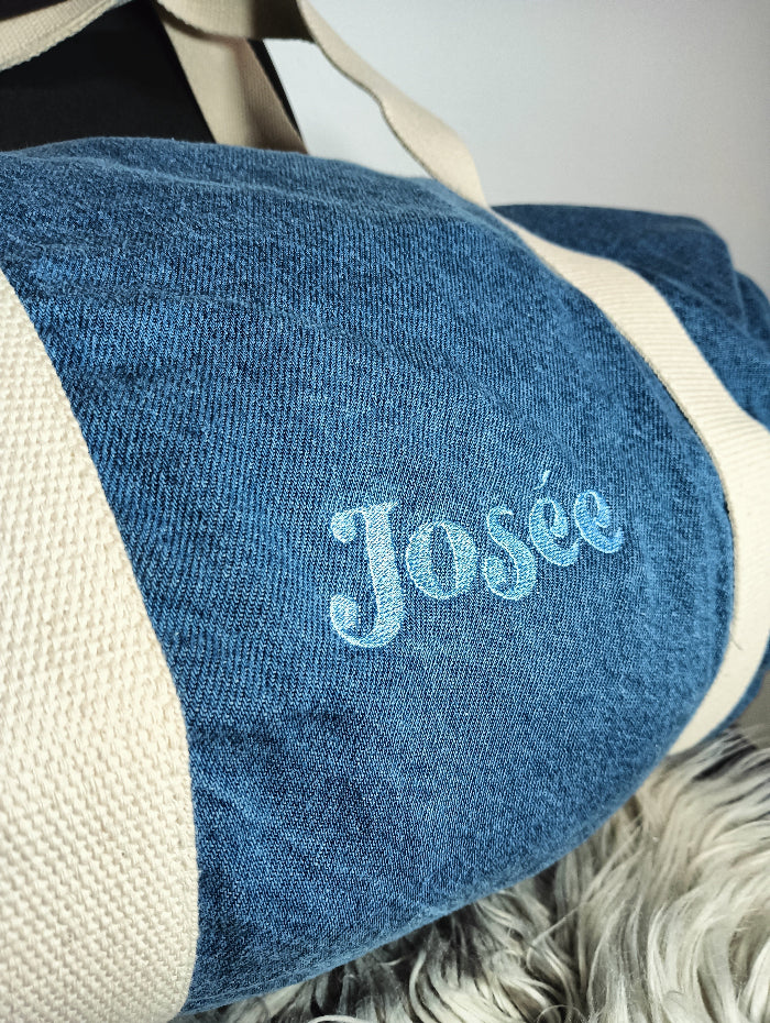 Gepersonaliseerde jeans weekendtas of luiertas stijlvol geborduurd op maat Bagbase Antwerpen