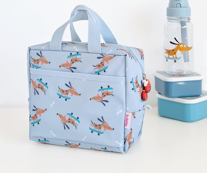 Lunchtas geborduurd op naam kind en hondjes die skaten