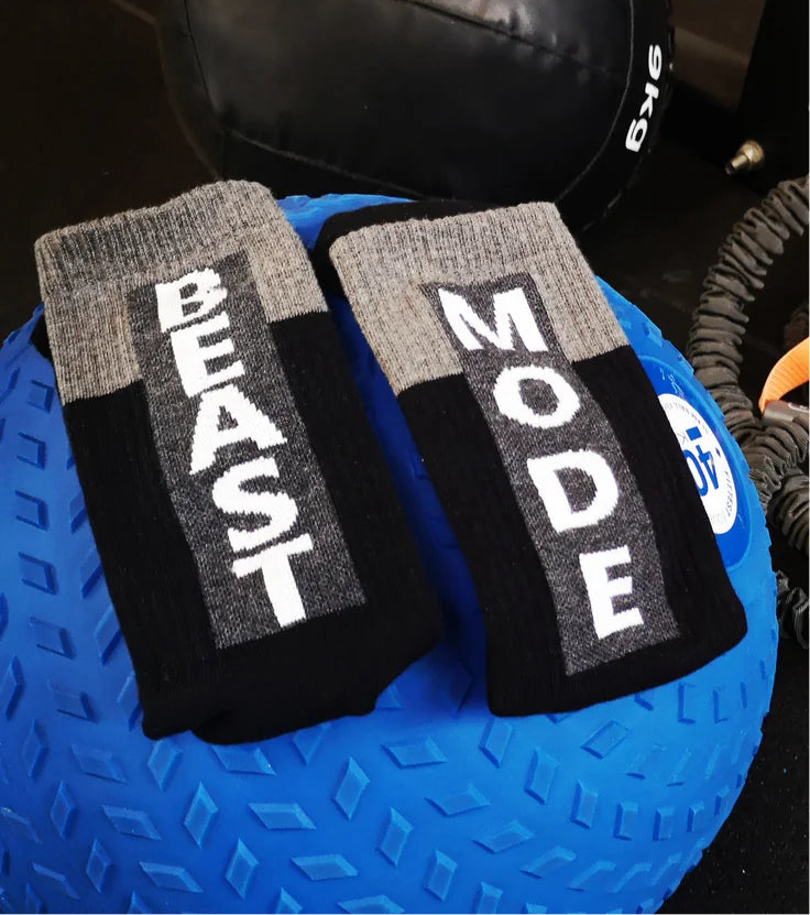 Vrolijke fitness sokken bedrukt met beast mode