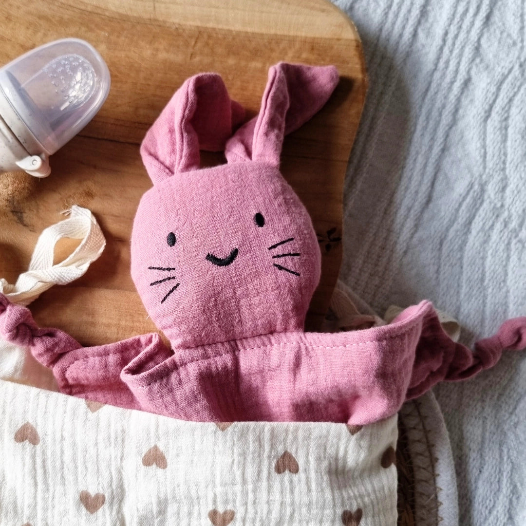 Gepersonaliseerde knuffeldoek geborduurd met naam baby