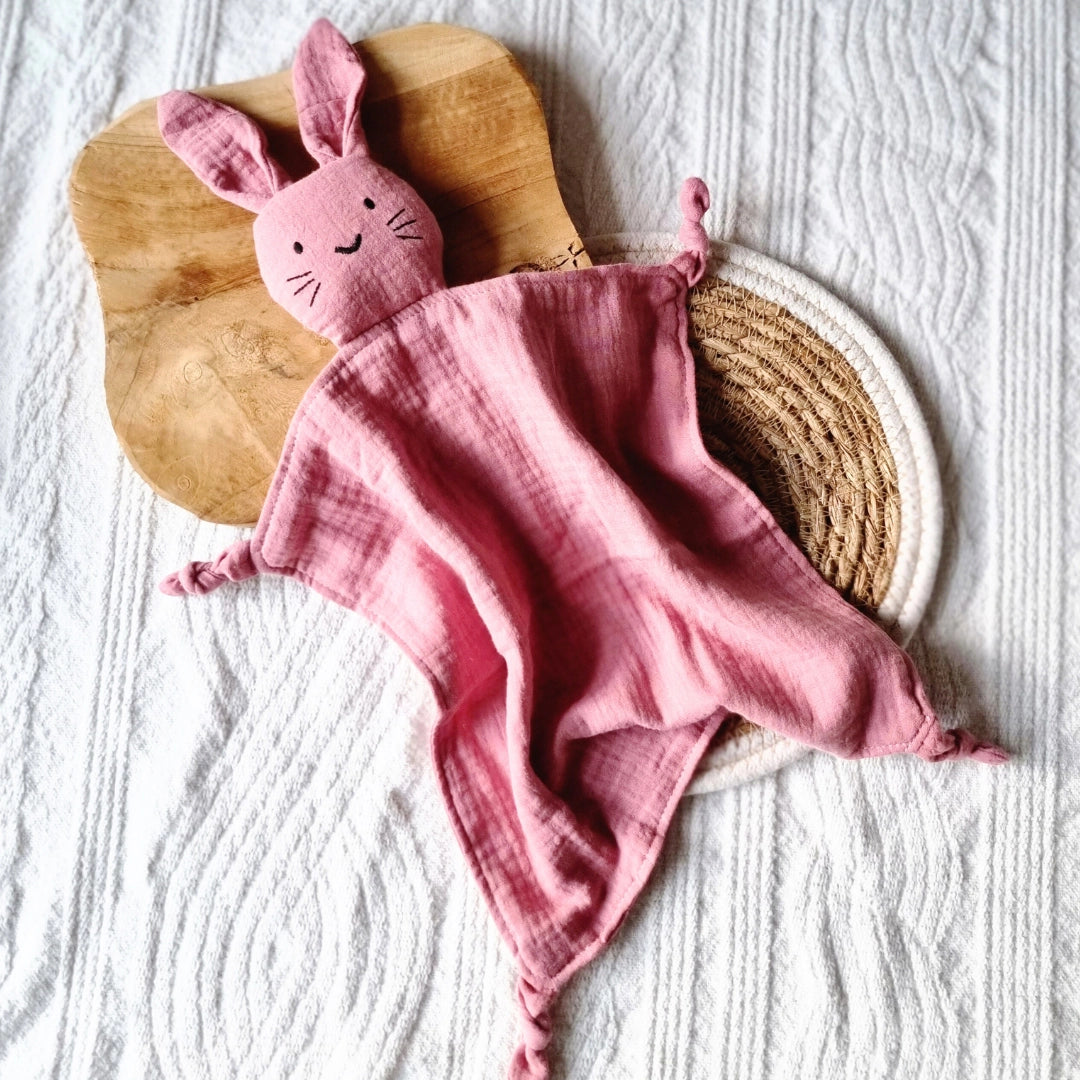 Te personaliseren doudou met konijn en naam baby