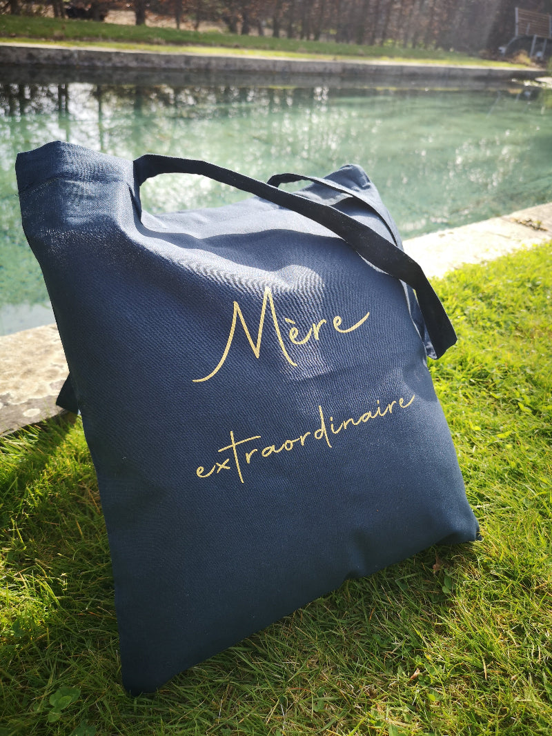 Gepersonaliseerde totebag voor mama met tekst mère extraordinaire in gouden bedrukking origineel geschenk moederdag antwerpen