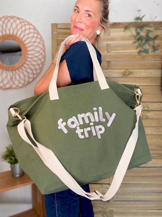 Geschenk voor een mama ruime weekendtas met family trip op