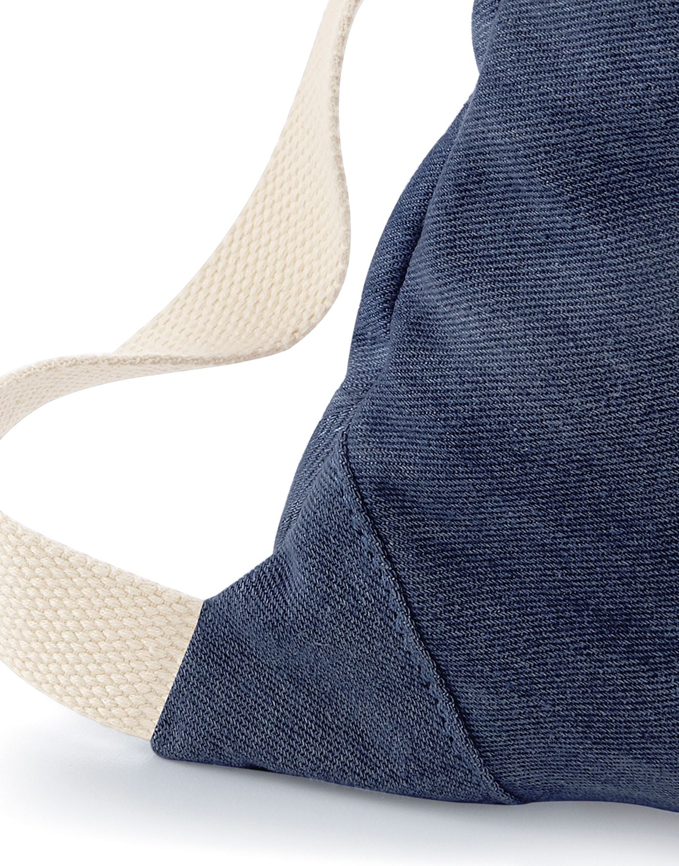 Gepersonaliseerde jeans turnzak of zwemzak van bagbase bedrukt op naam detailfoto
