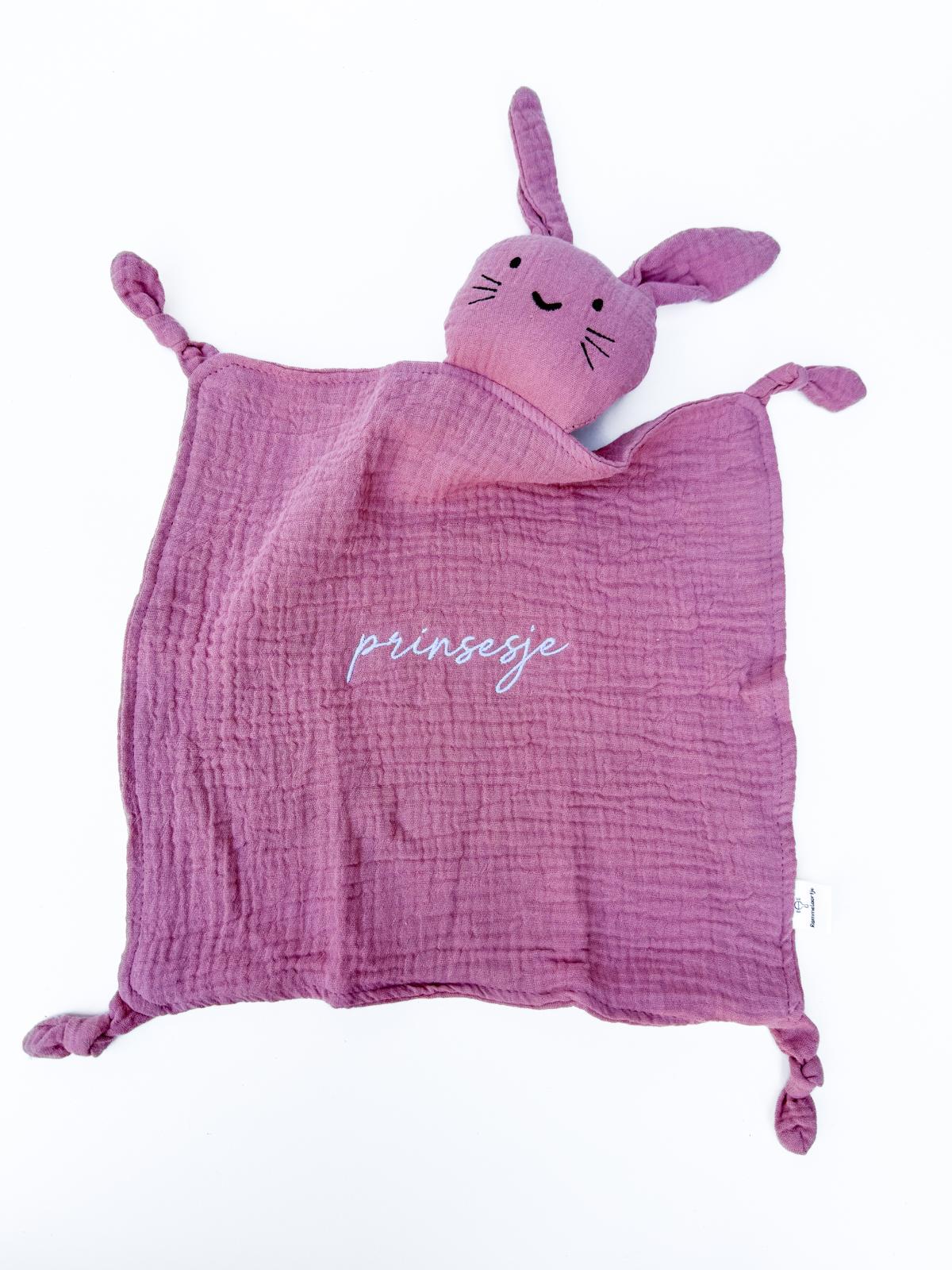 Gepersonaliseerde zeverdoek geborduurd met naam baby