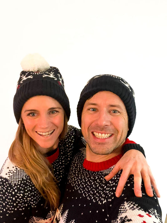 Kerstmuts familie twinning met rendieren print en pom pom