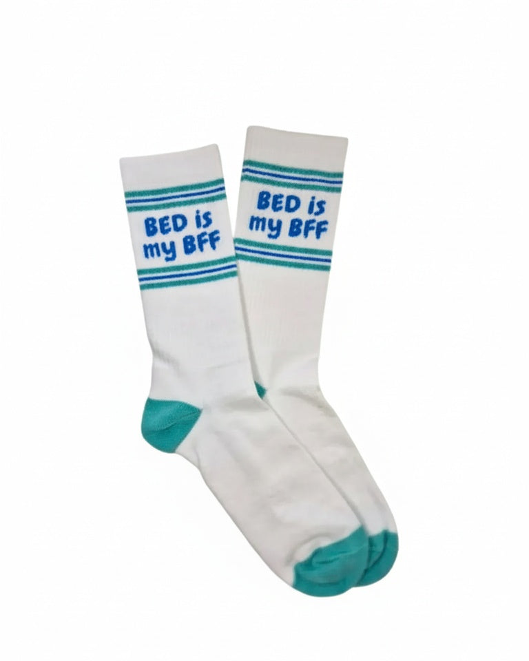 Vrolijke sokken met als opdruk Bed is my BFF
