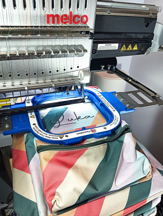 Geborduurde kleurrijke kleuter rugzak gepersonaliseerd met kinder naam