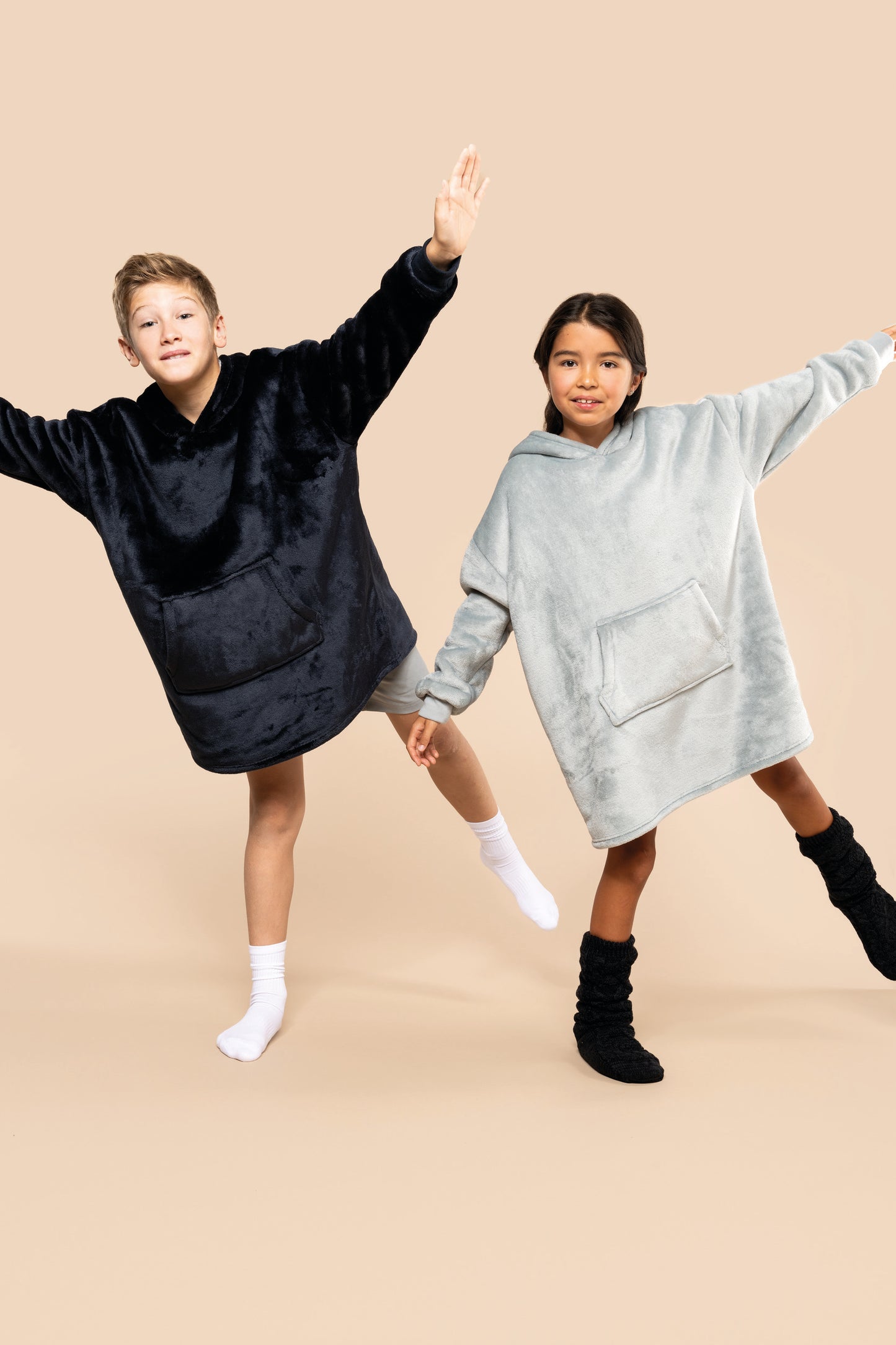 Gepersonaliseerde surf poncho of badcape kind geborduurd met naam tekst of logo Kariban Antwerpen