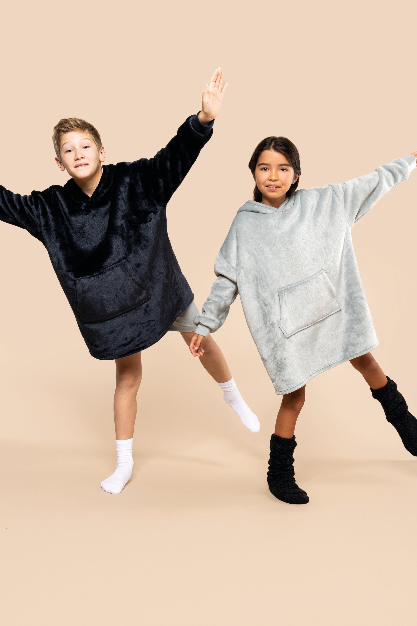 Gepersonaliseerde surf poncho of badcape kind geborduurd met naam tekst of logo Kariban Antwerpen