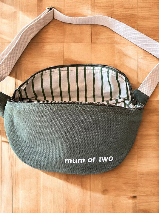 Heuptasje “MUM OF TWO” – Olive - Kletskop