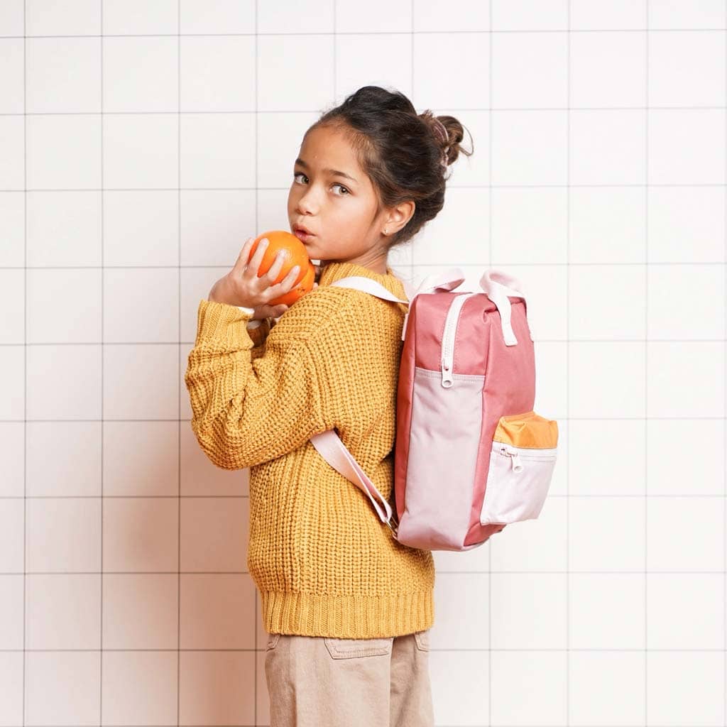 Gepersonaliseerde kleurrijke colorblocking Kinder rugzak van het merk Engel. geborduurd op naam te Antwerpen