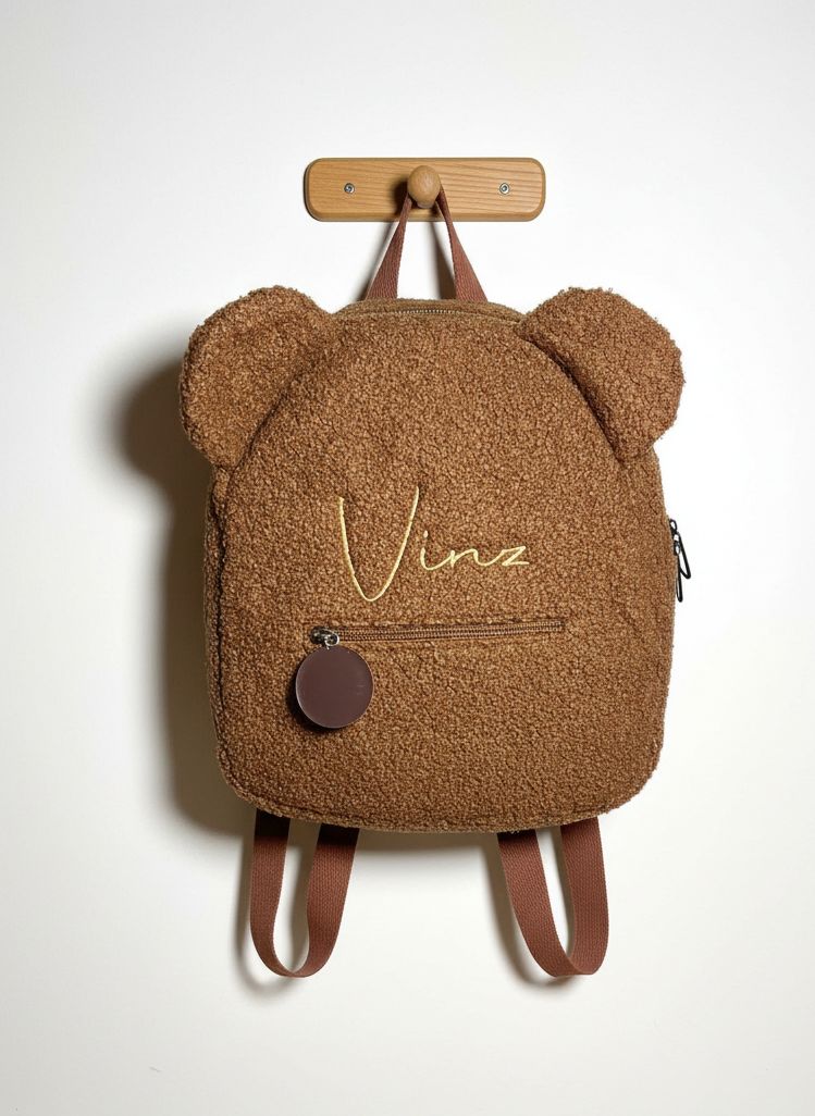 Gepersonaliseerde pluche rugzak met beren oortjes en geborduurde naam te Antwerpen