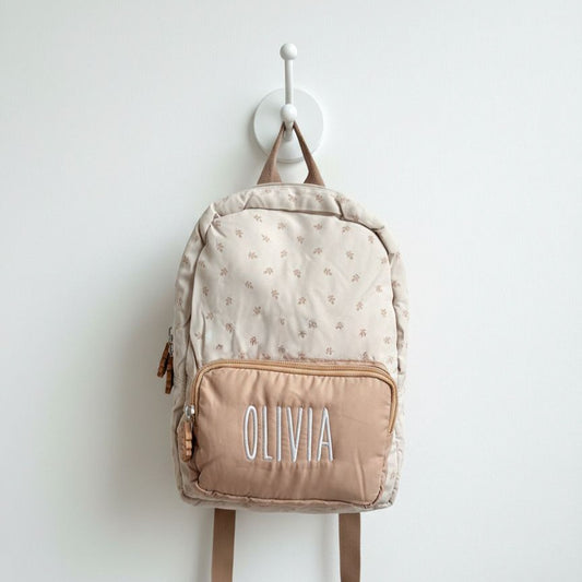 Gewatteerd baby rugzakje met geborduurde naam