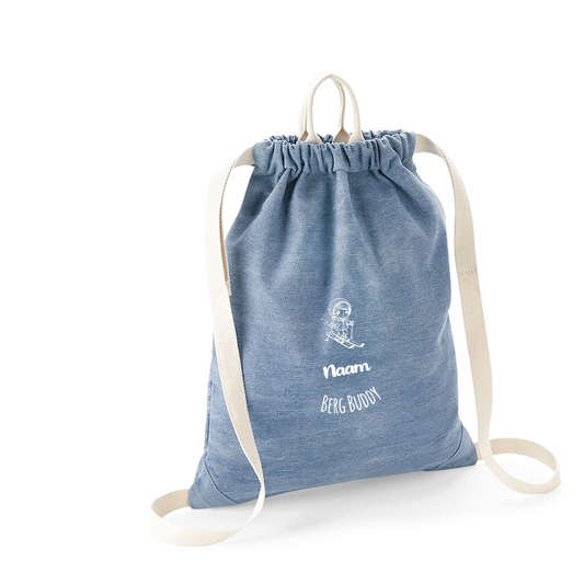 Gepersonaliseerde jeans turnzak of zwemzak van bagbase bedrukt op naam en sport met tekening van jongen op ski's