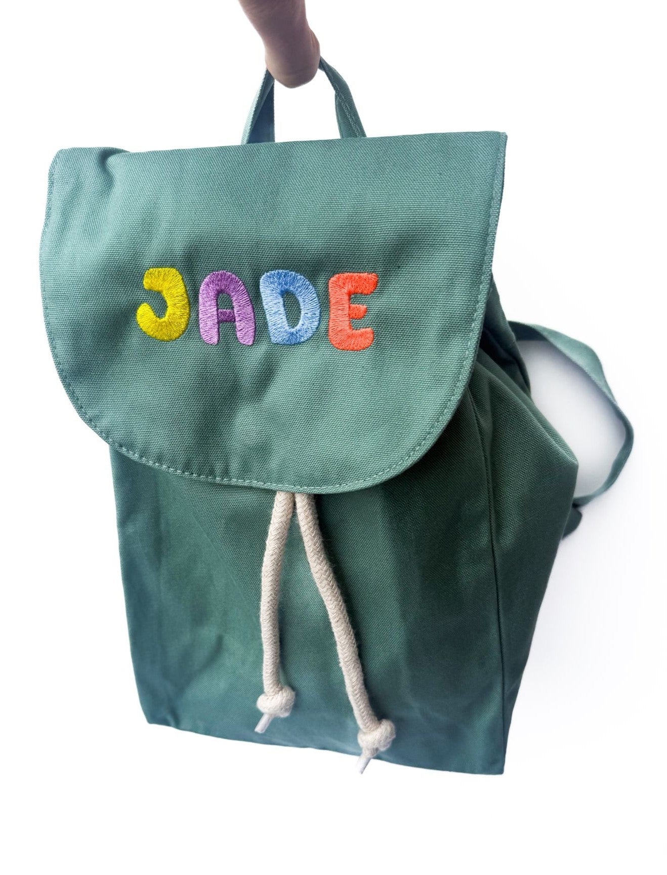 Kleuter rugzakje geborduurd met een kleurrijke naam te antwerpen