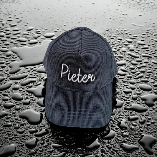 Corduroy cap geborduurd met naam