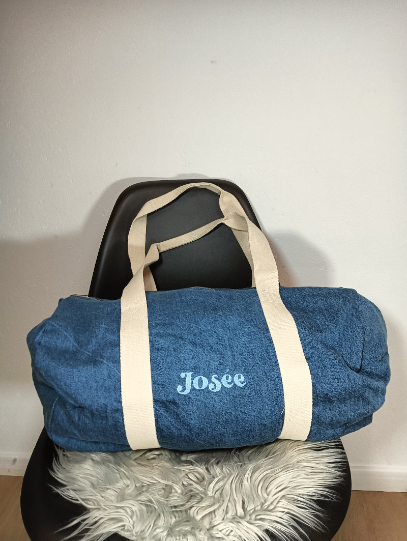 Gepersonaliseerde jeans travelbag of weekender stijlvol geborduurd op naam Bagbase Antwerpen