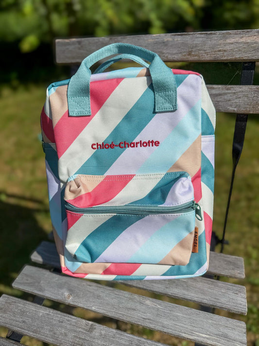 Kleurrijke strepen rugzak met regenboog patroon van Engel op naam geborduurd 