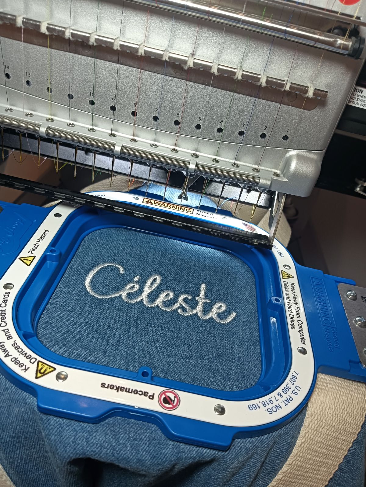 Professioneel borduren van jeans barrel bag met Melco borduurmachine