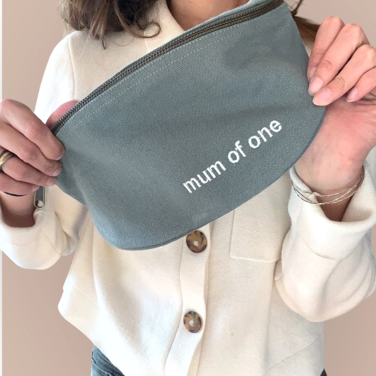 Gepersonaliseerd geschenk voor een mama van één als geborduurd bananen tasje