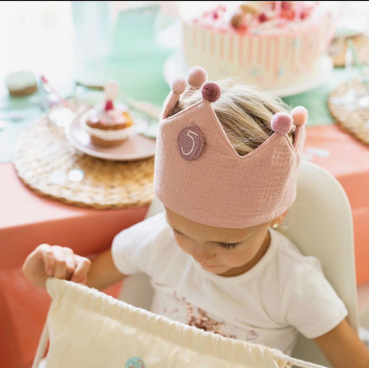 Pastel Roze Mousseline verjaardagskroon met Verwisselbare Cijfers