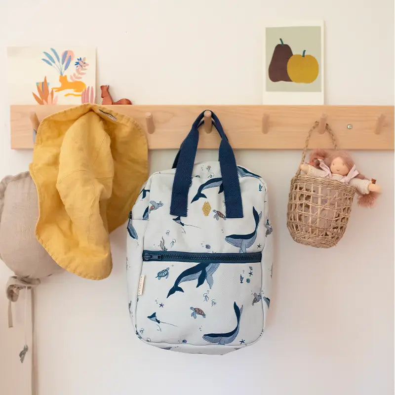 Gepersonaliseerde kleuter of kinder rugzak met zeedieren print van het merk Milinane geborduurd op naam