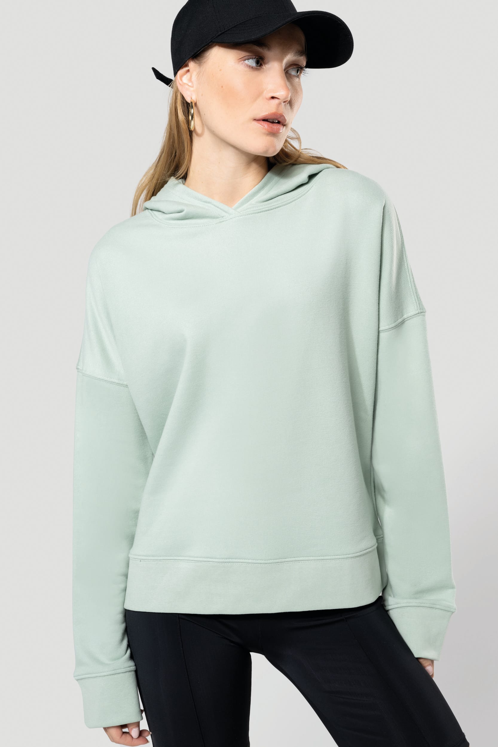 Bio Lounge sweater voor een vrouw met kap duurzaam te borduren met tekst naam of logo te antwerpen