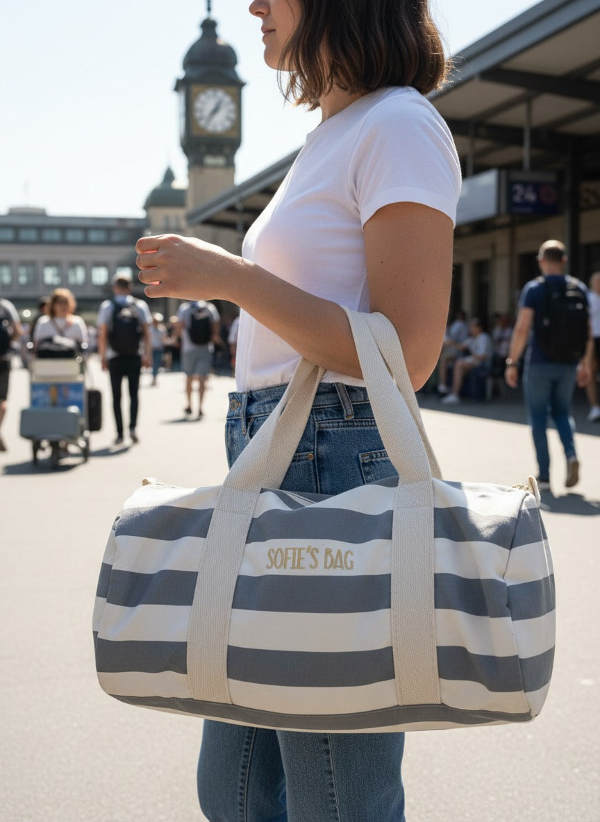 Weekendtas met strepen stijlvol geborduurd met gouden naam