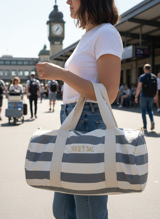 Weekendtas met strepen stijlvol geborduurd met gouden naam