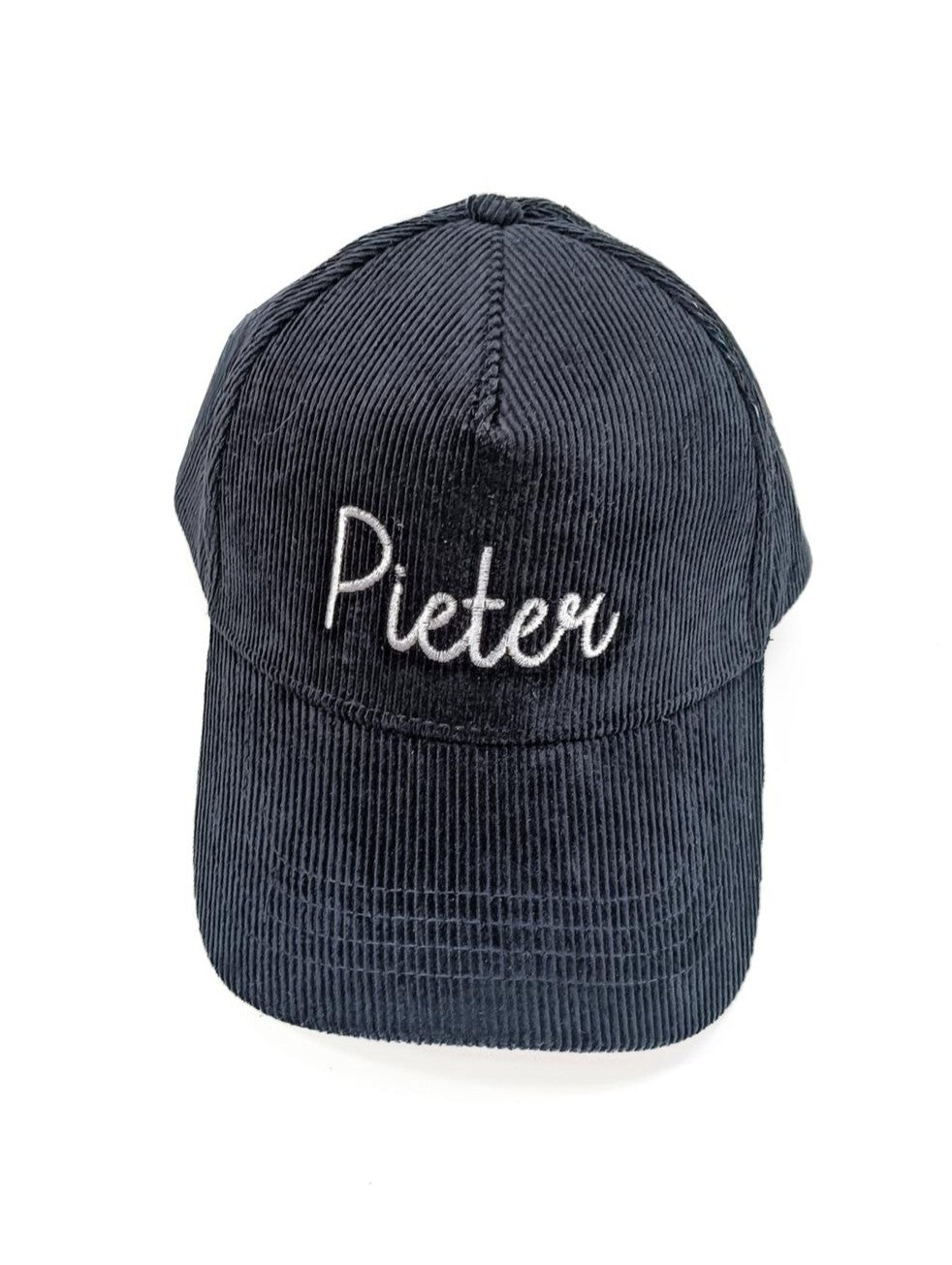 Gepersonaliseerde pet van velourse stof geborduurd met de naam