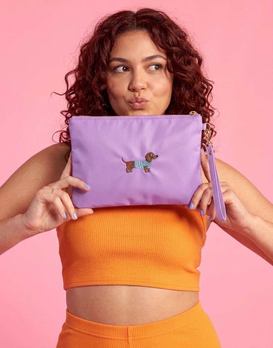 Colorblocking toilettas met geborduurde teckel