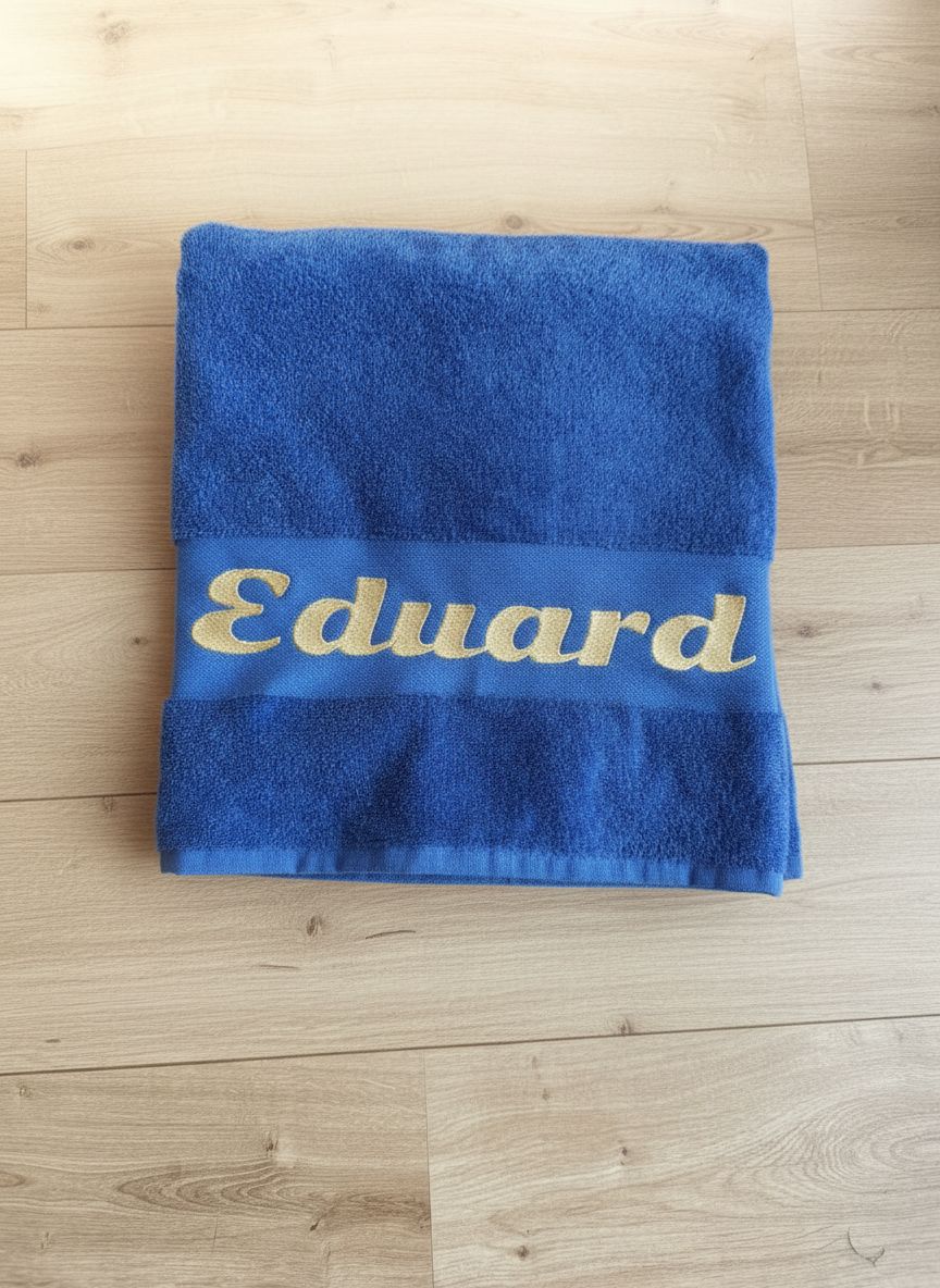 Gepersonaliseerde handdoek met naam borduring in goud