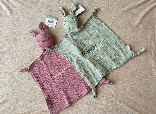 Gepersonaliseerde konijnen knuffeldoekjes geboorte met geborduurde naam