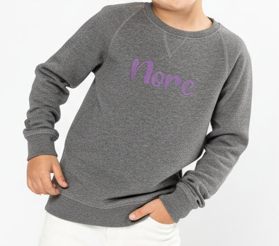 Truitje luxueus geborduurd met de naam van een meisje