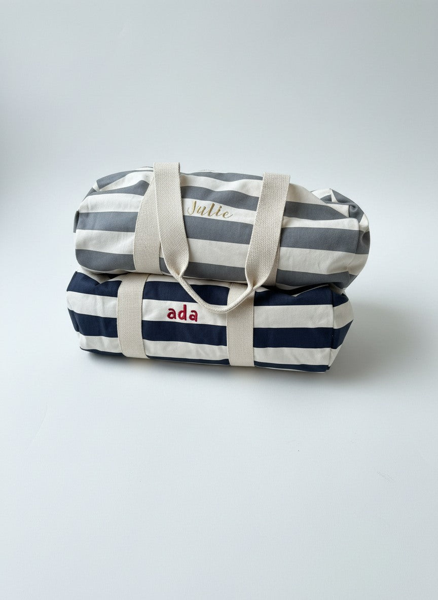 gepersonaliseerde logeerzakken stijlvol geborduurd met de naam van kindjes